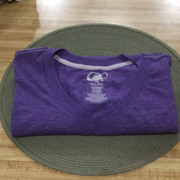 OP brand. Vneck solid tshirt - Picture 8 of 8